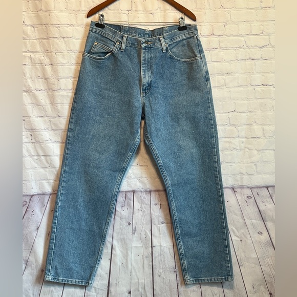 Wrangler Jeans Mens 36x32 Premium Quality Denim Straight Leg Relaxed Fit - Picture 1 of 11